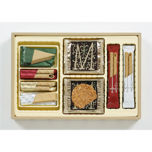 三越伊勢丹〈本高砂屋〉和菓子禮盒(38個入) 紙袋付