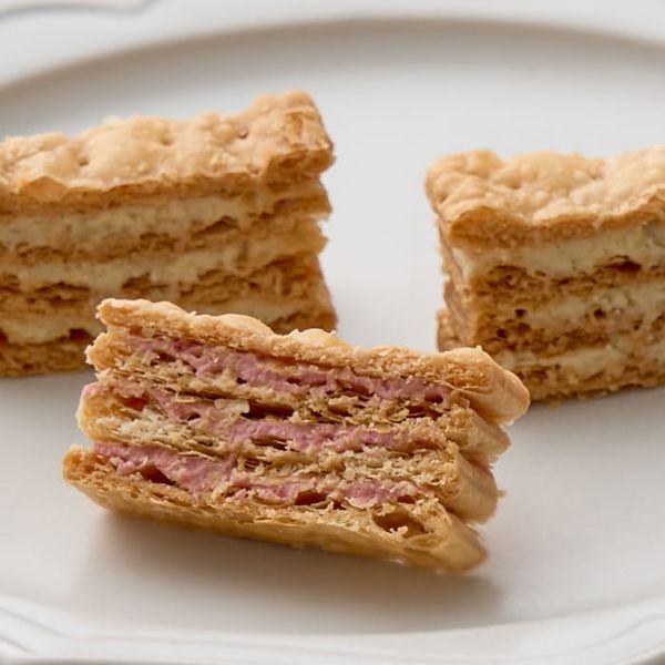 【三越伊勢丹】千層派 & Wedgwood 茶包組合 11入 付紙袋